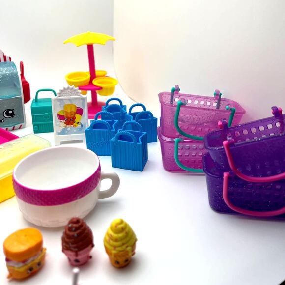 Shopkins Season 3 Food Fair, Ice Cream Truck, Easy Squeezy Candy Cart - Picture 5 of 16